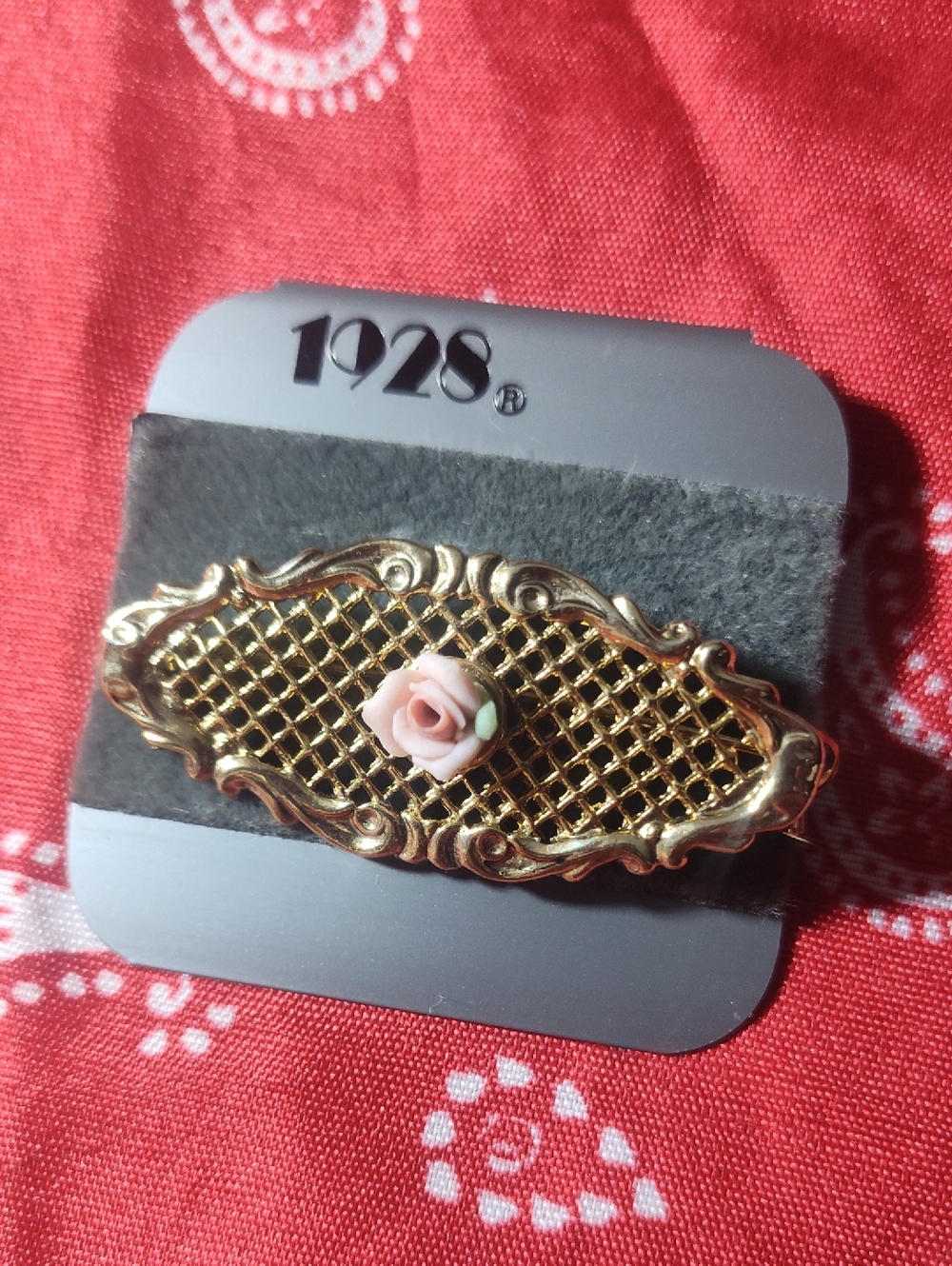 1928 Gold Lattice Brooch with Pale Pink Rose